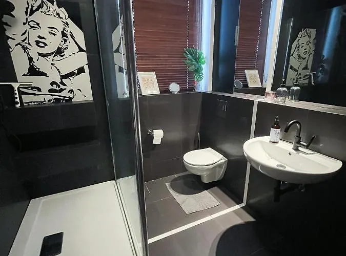 Przestronny W Centrum Poznania - Stare Apartman *